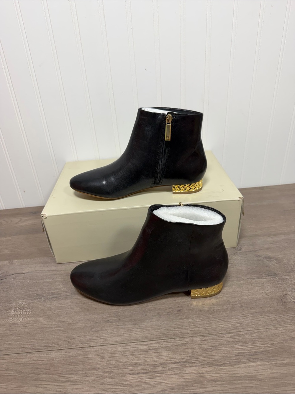 Brand new Banana Republic Black Gold Heel Booties Boots  Ankle size 7